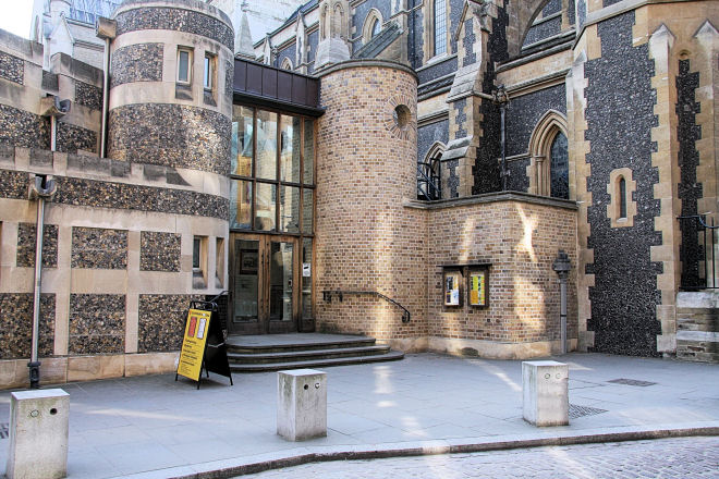 Southwark Cathedral Walk London Sightseeing Tour