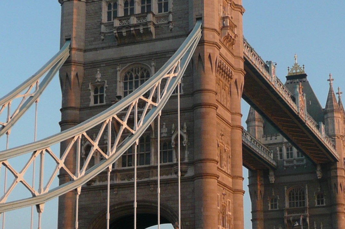 London Bridge Attractions Logo
