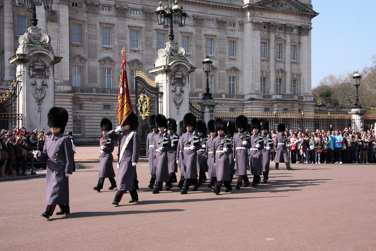 irish guards buckingham palace london