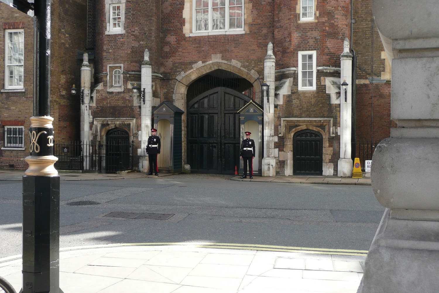 st james's palace entrance london