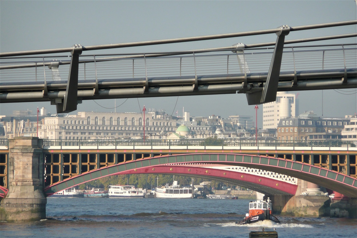 london millennium footbridge